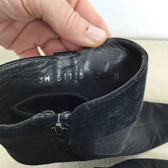 Stuart Weitzman Women’s Ankle Booties Neoprene Career Kitten Heel Size 7N - Picture 11 of 11